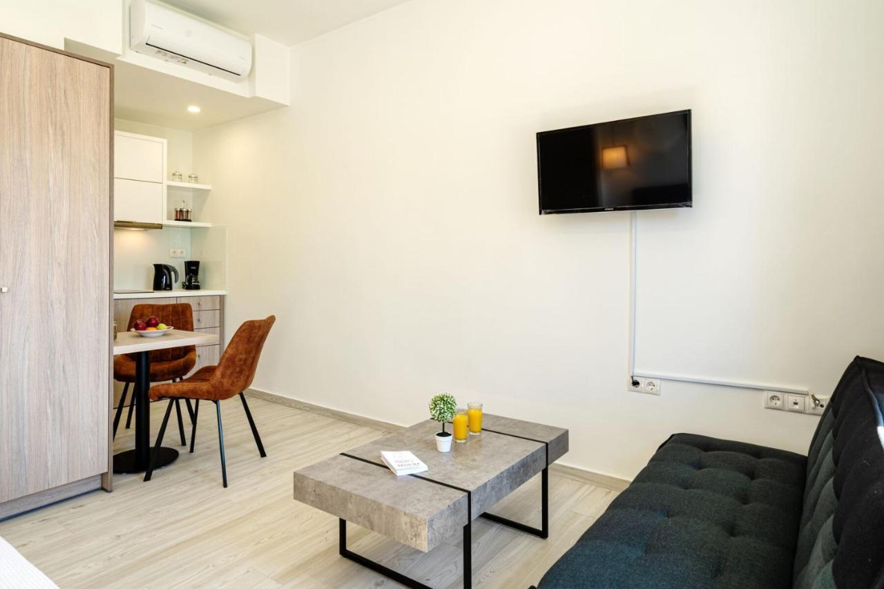 White&Gray Apartment 레팀노 외부 사진